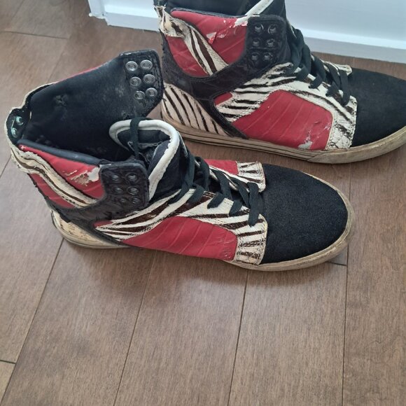 Sneakers - Picture 3 of 4